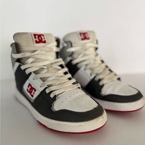 DC Cure Hi Top Youth / Men’s 6.5 Gray And White Skate Inspired Sneakers Shoes